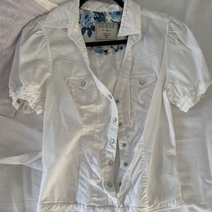 Im selling a bodysuit from the 2000’s the size is large but it fits more medium